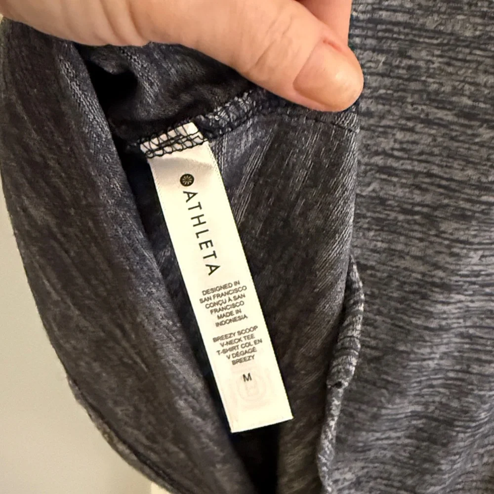 Athleta Breezy Scoop V Neck T Shirt Gray/Black Tunic Length M NEW - Picture 5 of 8